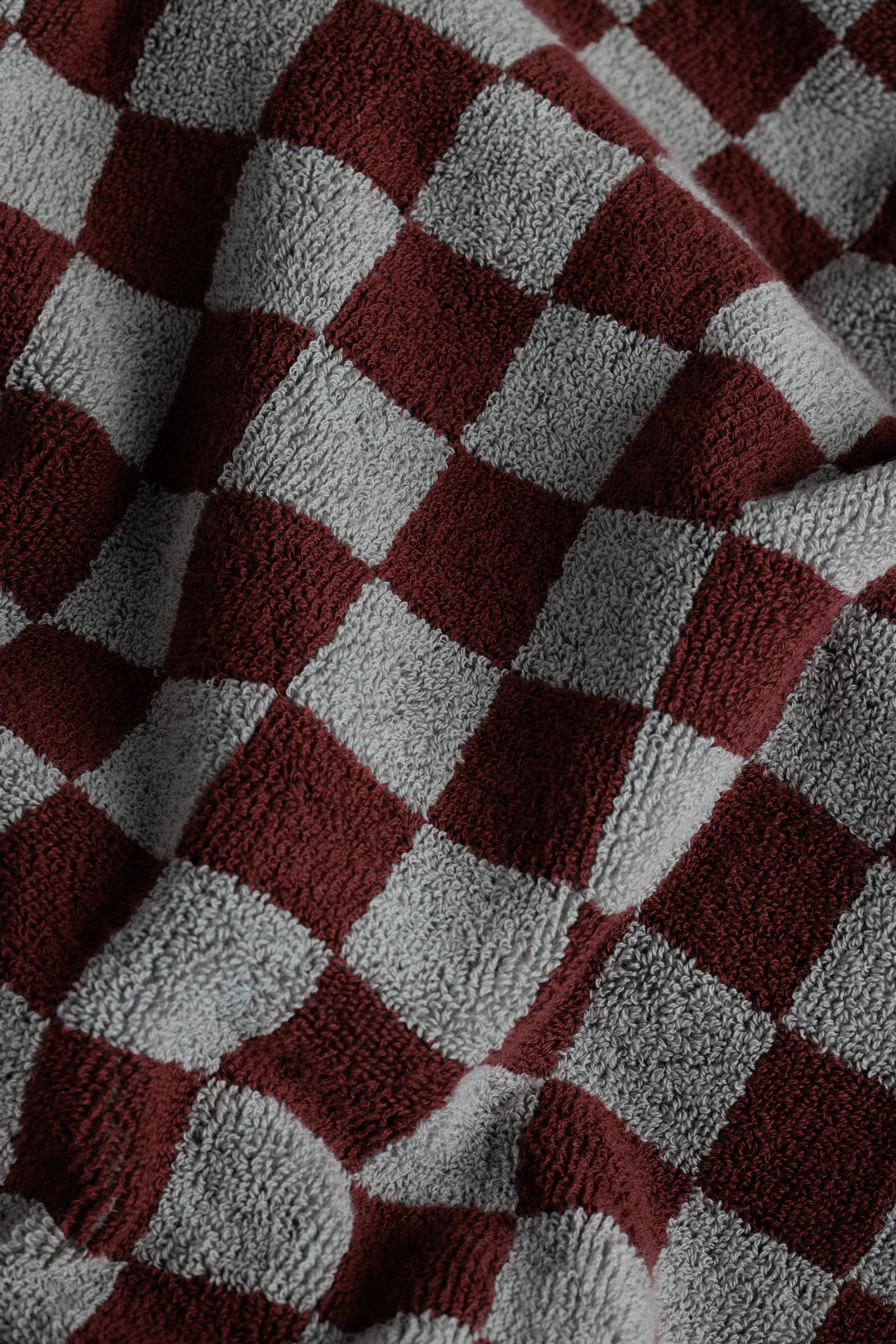 Roman Pool Towel in Cement Rhus - Image 4